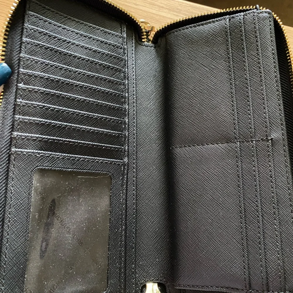 Michael Kors wrist wallet - Picture 2 of 5